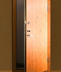 Jaké bych si měl koupit bezpečnostní dveře, když bydlím v bytě?