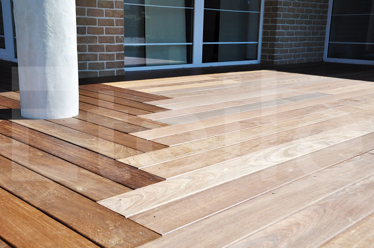 Dřevěná terasa vám umožní více využívat váš exteriér